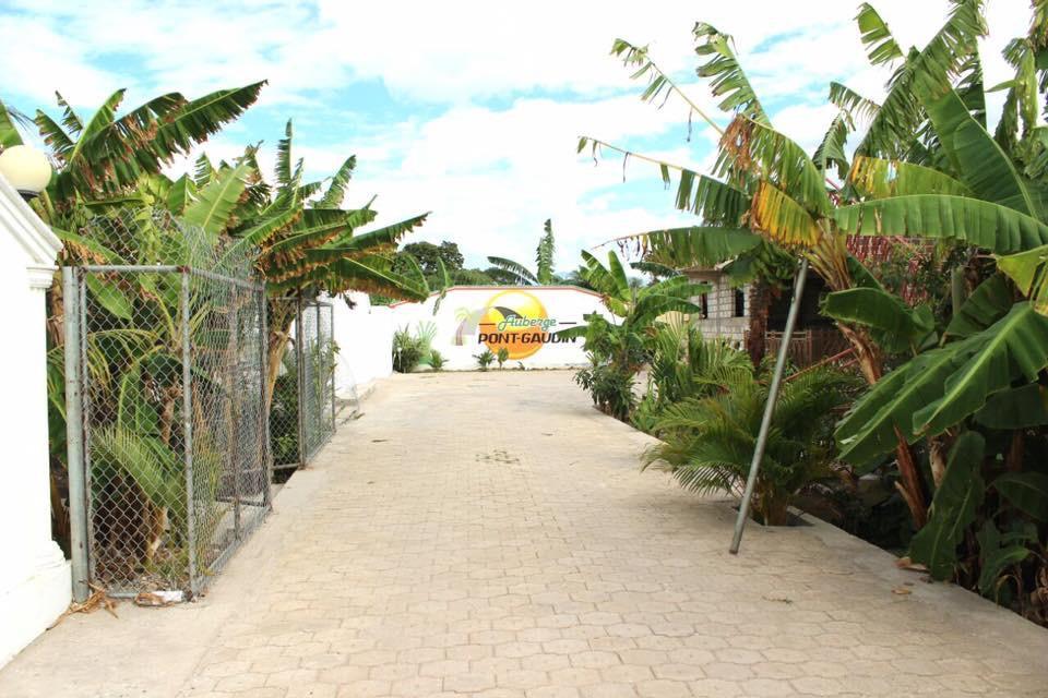 Auberge Pont-Gaudin Gonaives Екстериор снимка